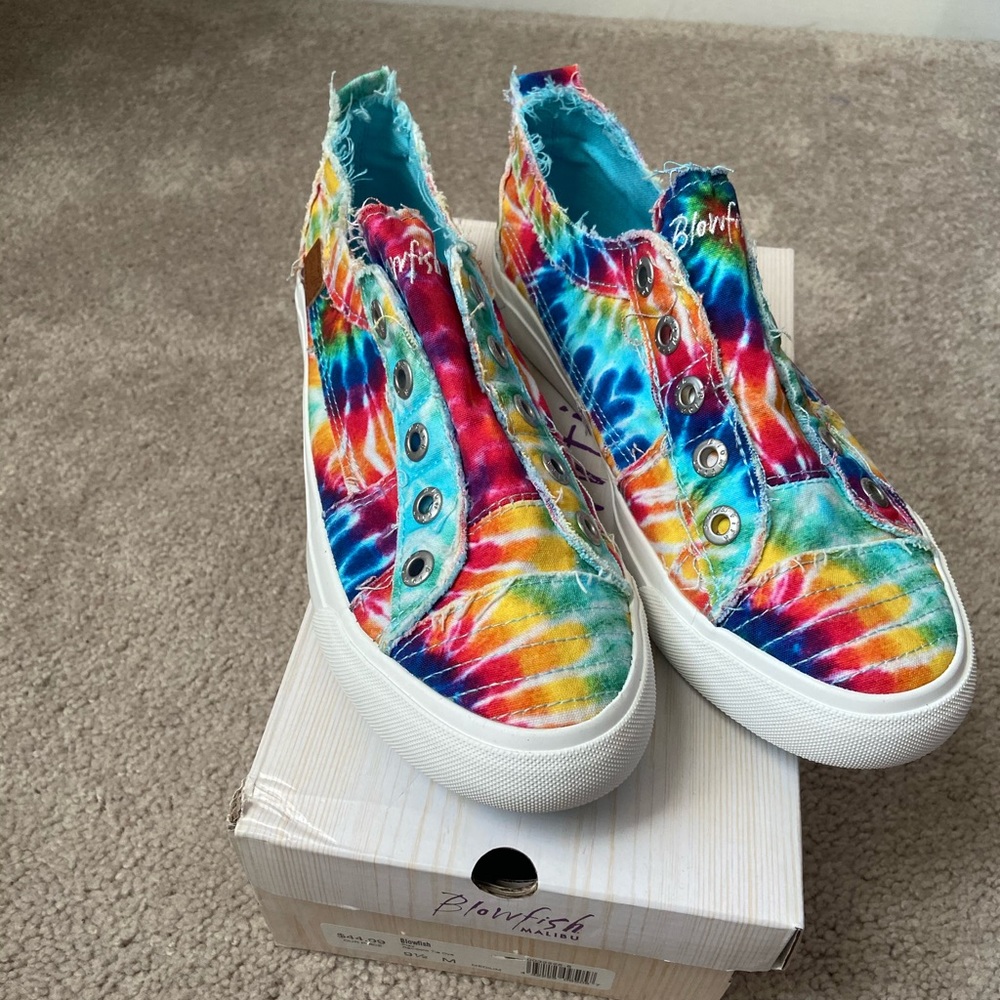 Blowfish slip on